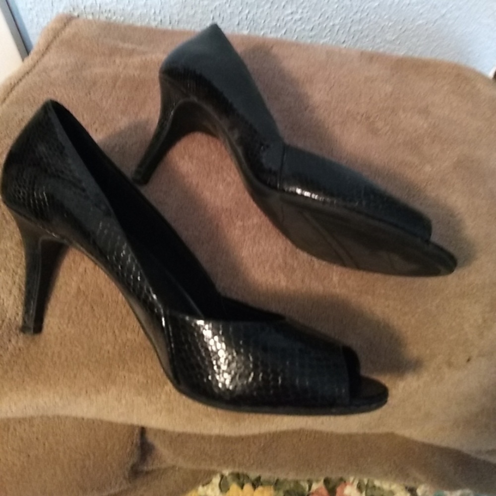 Shoes - Picture 2 of 2